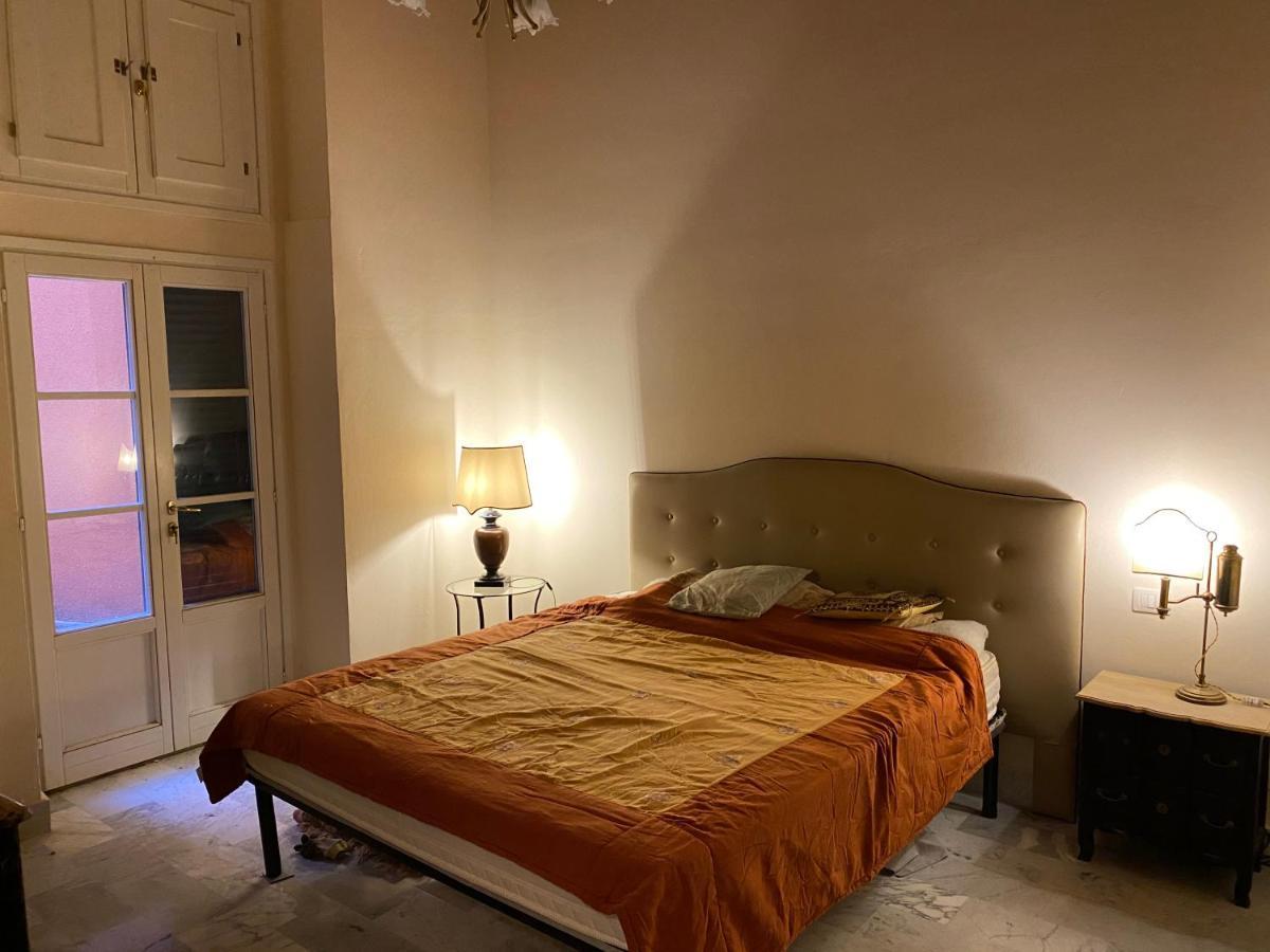 Renovated Apartment With 3 Bedrooms In An Historic Palazzo Between Port And Old Town ลีวอร์โน ภายนอก รูปภาพ