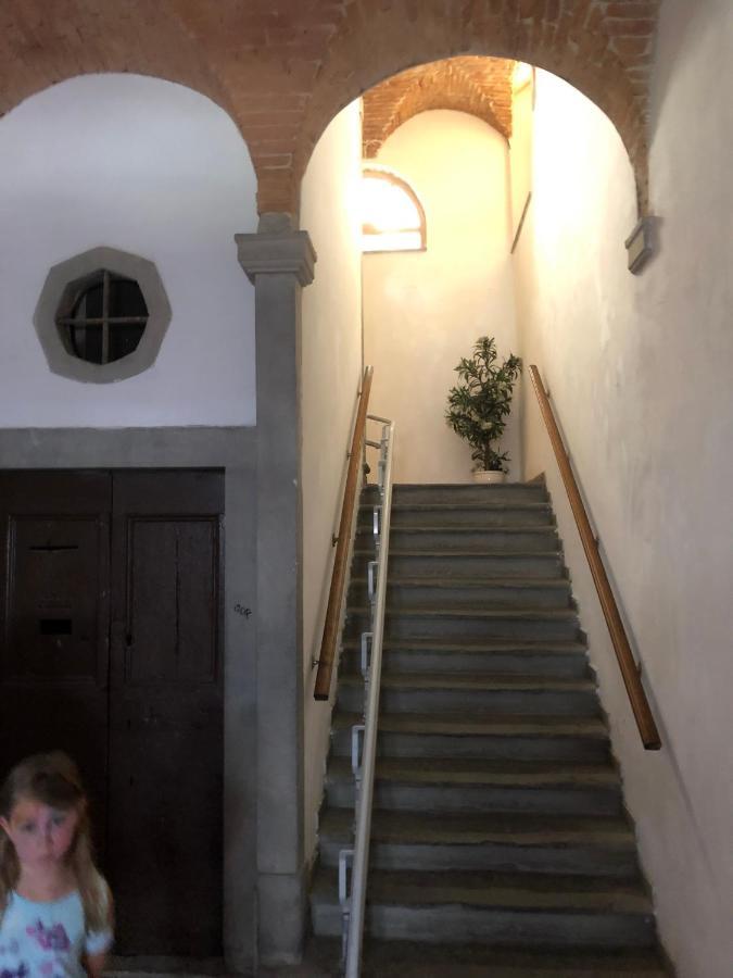 Renovated Apartment With 3 Bedrooms In An Historic Palazzo Between Port And Old Town ลีวอร์โน ภายนอก รูปภาพ