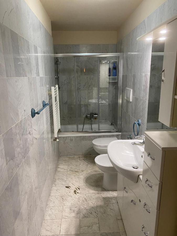 Renovated Apartment With 3 Bedrooms In An Historic Palazzo Between Port And Old Town ลีวอร์โน ภายนอก รูปภาพ