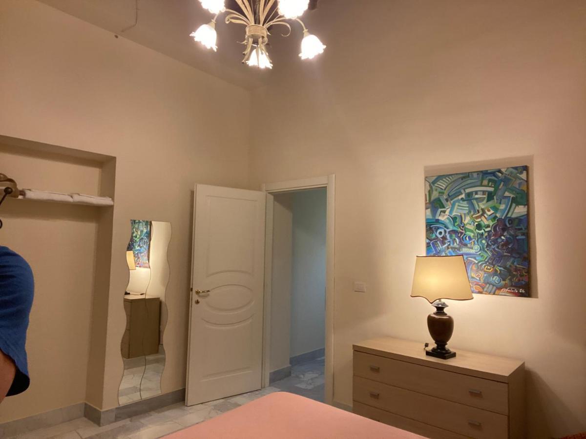 Renovated Apartment With 3 Bedrooms In An Historic Palazzo Between Port And Old Town ลีวอร์โน ภายนอก รูปภาพ