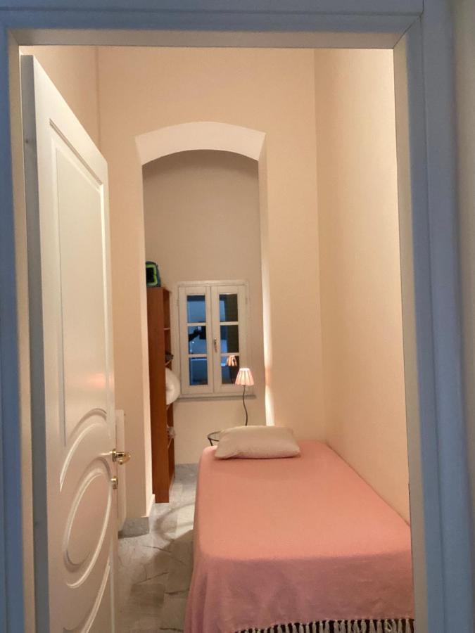 Renovated Apartment With 3 Bedrooms In An Historic Palazzo Between Port And Old Town ลีวอร์โน ภายนอก รูปภาพ
